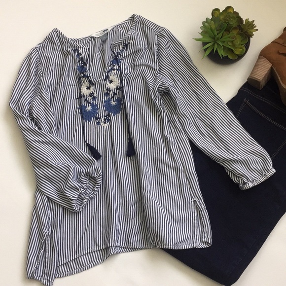Old Navy Tops - Old Navy Floral Embroidered Tunic Top